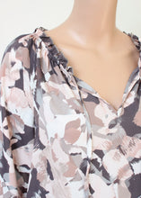 Load image into Gallery viewer, print raglan tie blouse
