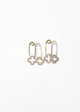 Load image into Gallery viewer, clover pin earring
