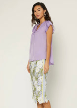 Load image into Gallery viewer, v-neck pleat short sleeve blouse

