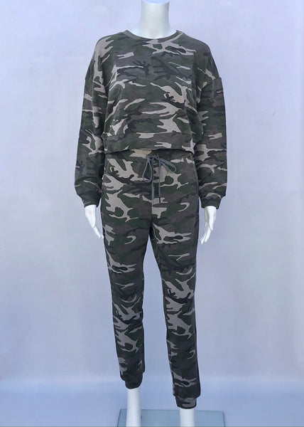 cropped camo sweatshirt