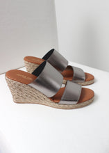 Load image into Gallery viewer, metallic stretch wedge sandal
