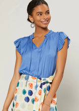 Load image into Gallery viewer, v-neck pleat short sleeve blouse
