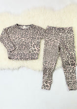 Load image into Gallery viewer, girls cozy leopard top &amp; jogger set (2t-4t)
