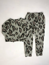 Load image into Gallery viewer, girls cozy leopard top
