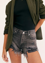 Load image into Gallery viewer, buttom up fray denim shorts - 265

