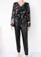 Load image into Gallery viewer, long sleeve floral blouse
