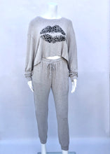 Load image into Gallery viewer, knit cozy top- lace leopard lips
