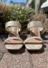 Load image into Gallery viewer, women 2 band metallic block heel sandal
