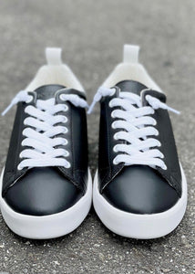 laceup leather sneaker