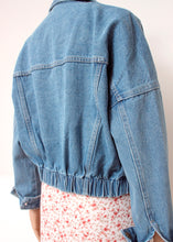 Load image into Gallery viewer, oversized crop cinched denim jacket
