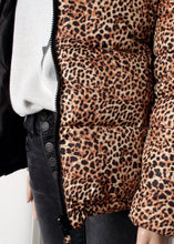 Load image into Gallery viewer, puffer leopard coat
