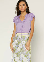 Load image into Gallery viewer, v-neck pleat short sleeve blouse
