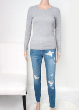 Load image into Gallery viewer, distressed high rise jean - bl
