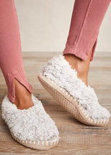 Load image into Gallery viewer, sherpa cozy slipper
