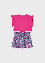 Load image into Gallery viewer, girls 2 piece tee &amp; floral shorts
