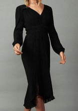 Load image into Gallery viewer, long sleeve pleat midi dress
