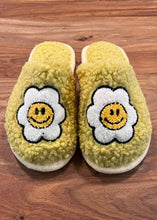 Load image into Gallery viewer, women yellow sherpa daisy slippers
